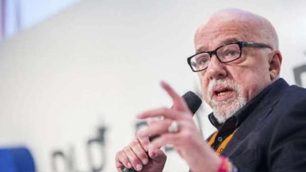 Paulo Coelho pide perdón a los franceses por la «histeria» de Bolsonaro | .::Agencia IP::.