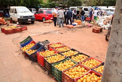 Municipalidad saca a vendedores de plaza pública - ADN Paraguayo