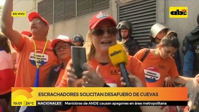 Escrachadores solicitan desafuero de Cuevas - ABC Noticias - ABC Color