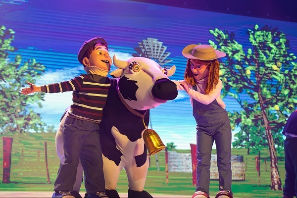 Sube a escena La Granja de Zenón
