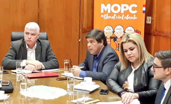 HOY / “Solcito”, radióloga del MOPC, recibe a intendentes para evaluar sus necesidades