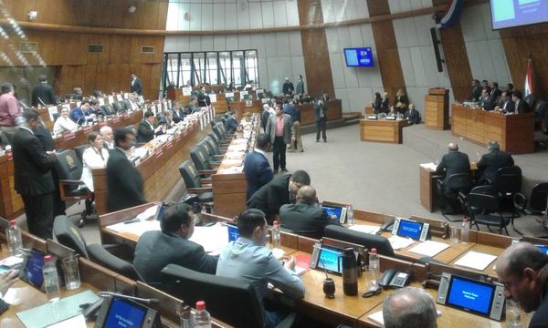 Modifican presupuesto para dar casi G. 2.000 millones a funcionarios - Nacionales - ABC Color