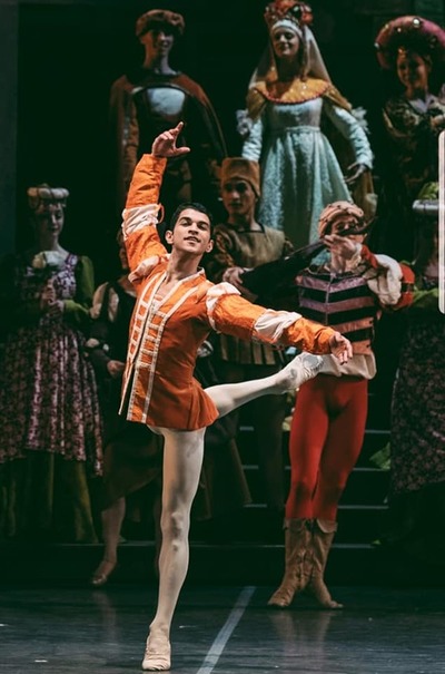 Medios argentinos destacan a bailarín paraguayo que baila en el Teatro Colón de Buenos Aires
