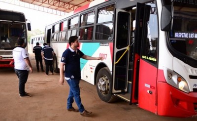 Realizan inspección a vehículos de transporte público