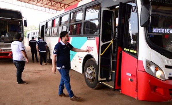 Realizan inspección a vehículos de transporte público