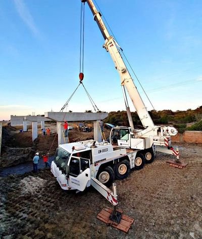Avanza construcción de puentes en ruta Pilar-Alberdi