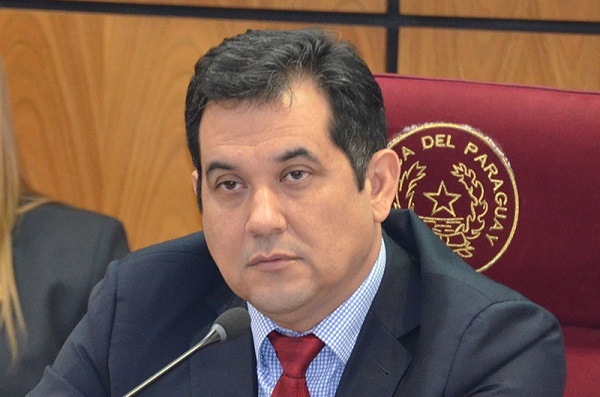 Senador trata de ineficiente a jefe de Gabinete de Abdo Benítez