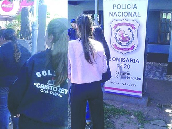 Alumno ligó porque usó celular en clases