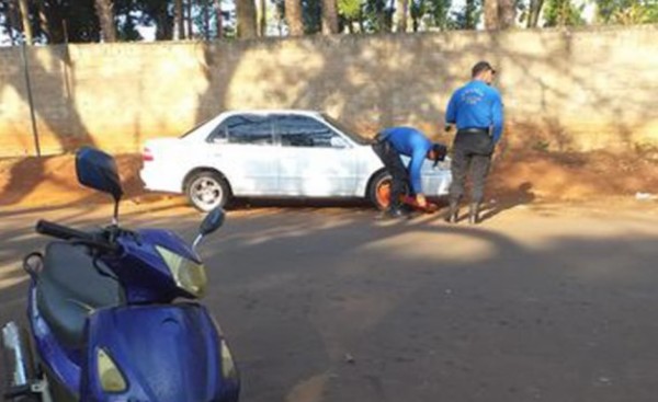 Arrancó cartel de prohibido estacionar y rompió candado del cepo