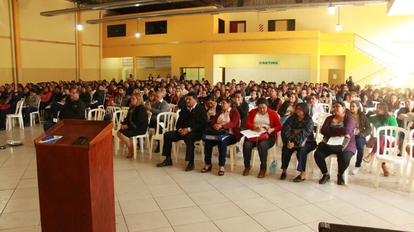 Más de quinientos educadores se capacitan en prevención del suicidio » Ñanduti