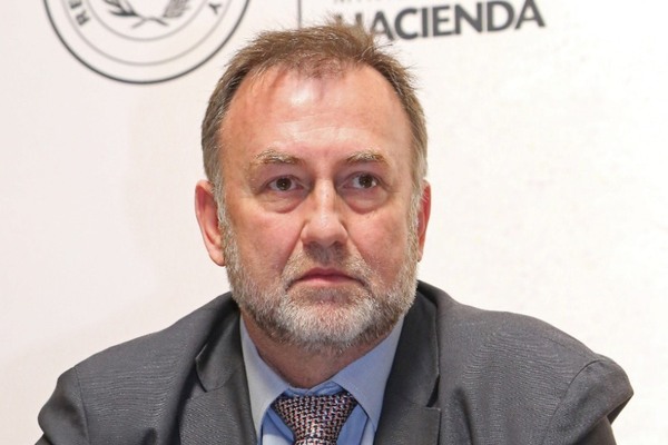 Bancada de Añetete sugerirá cambiar al Ministro de Hacienda