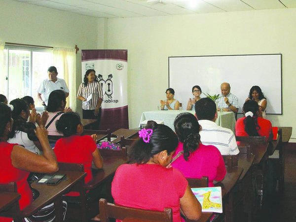 Maridos celosos se colocan frente a instituto, afirman