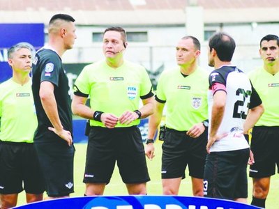Samaniego dijo que no recurrió al "VAR" humano