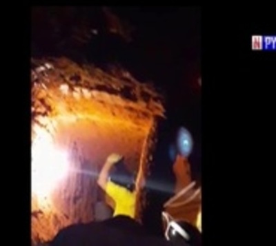Cavó un pozo de 10 metros en su habitación y quedó atrapado en el - Paraguay.com