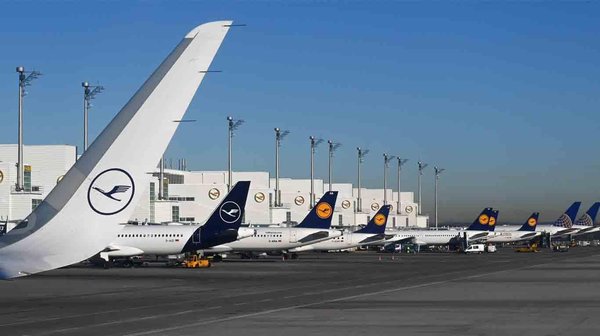 Abrió la puerta equivocada de un aeropuerto y tuvieron que cancelar 130 vuelos » Ñanduti