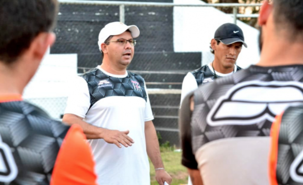 HOY / Entrena el equipo mientras definen al sucesor de Pedro