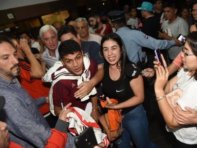 River llega a Asunción para la vuelta contra Cerro Porteño