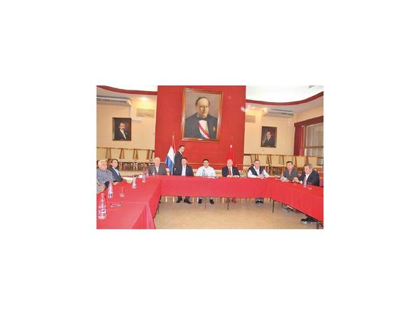 Tras fuerte presencia en la Junta, Cartes pide ministros colorados