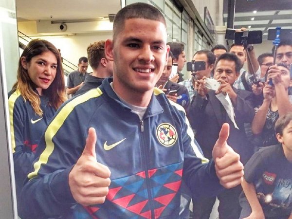 Sánchez, entre los albirrojos llamados