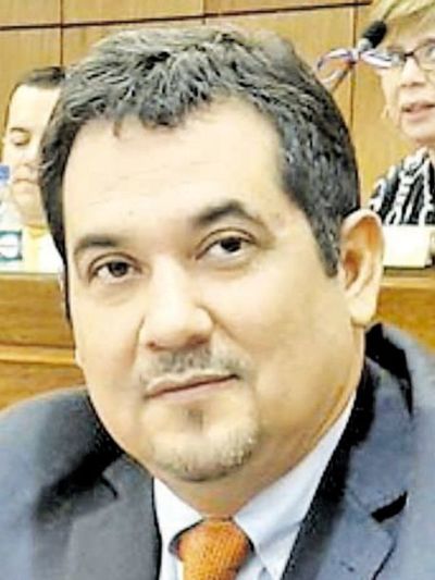 Senador considera que Ullón debería renunciar - Política - ABC Color