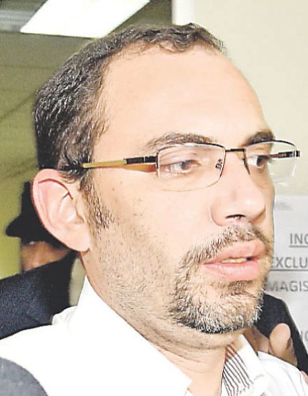 Fijan fecha de juicio oral para exsecretario del JEM - Política - ABC Color