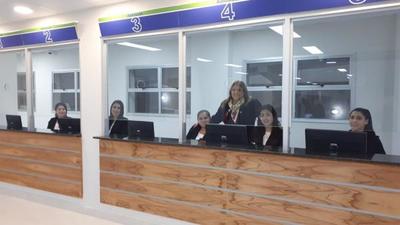 Jefe de Estado inaugura Centro de Atención Ambulatoria del IPS y luego recibe a mandatario de Chile