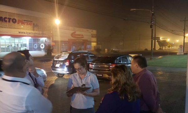 Quema realizada por invasores llena de humo CDE