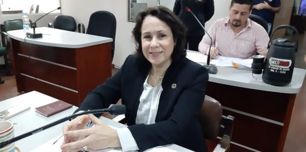 Concejal de Patria Querida dice que “junta carpetas” para justificar silencio cómplice ante “fatos” del Gobernador