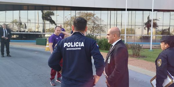 La policia llegó al hotel de River - Fútbol - ABC Color