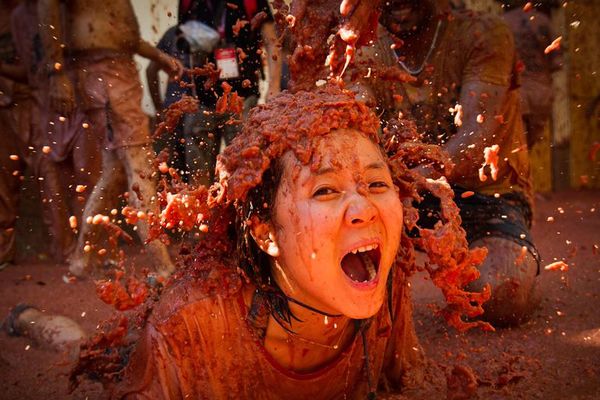 La Tomatina colorea el fin del verano - Mundo - ABC Color