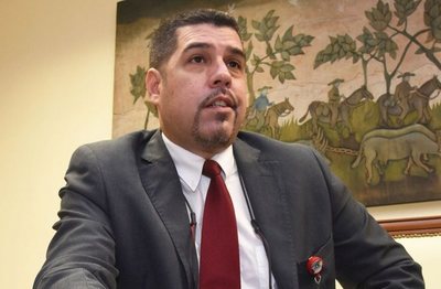 Uno de los catalogados como “entreguistas” quiere cobrar 7.000 millones por despido de Itaipú, afirman - ADN Paraguayo