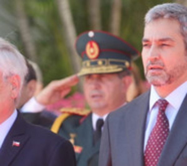 Presidente de Chile visita Paraguay y colabora con extinción de llamas - Paraguay.com
