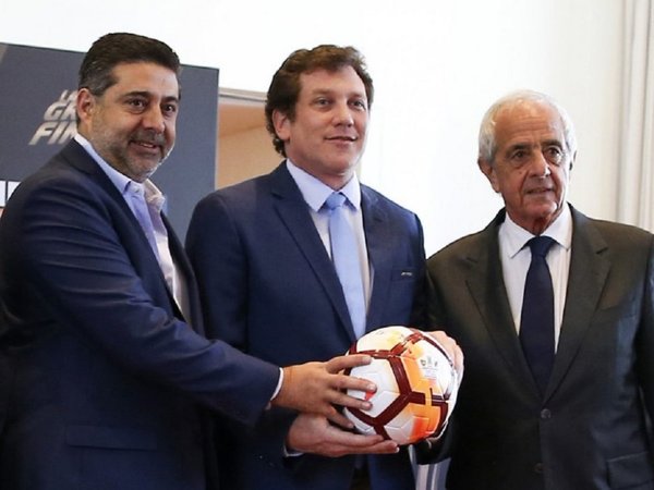 Revuelo por presencia de Angelici y reunión con Alejandro Domínguez