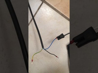 Joven murió electrocutado al pisar un cable tras salir del baño