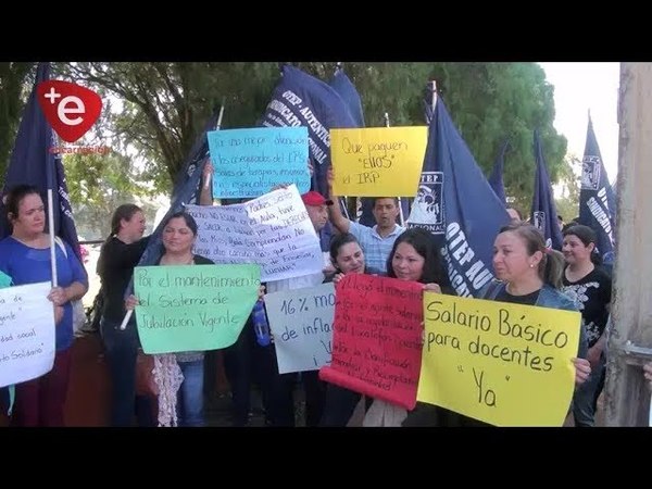 DOCENTES SE MOVILIZARON EN ITAPÚA