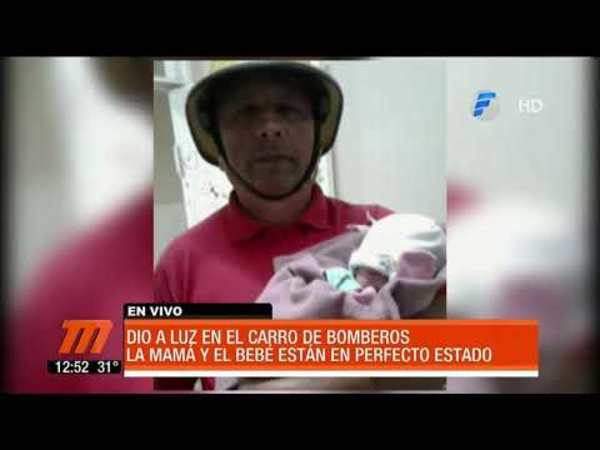 Dio a luz en el carro de bomberos