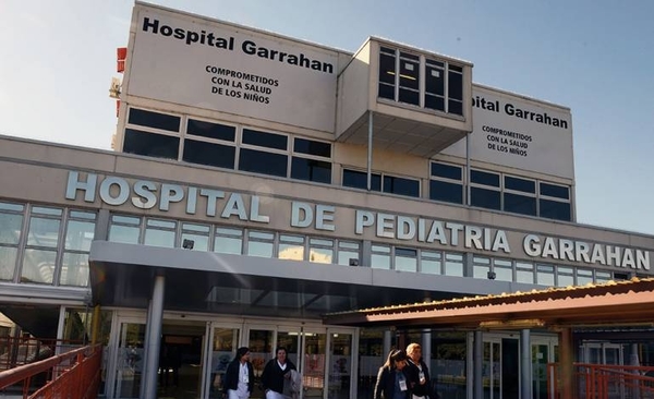 HOY / Bebés con rara enfermedad irían al Garrahan para seguir tratamiento inexistente en el país