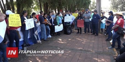 DOCENTES SE MANIFESTARON FRENTE A IPS ENCARNACIÓN.