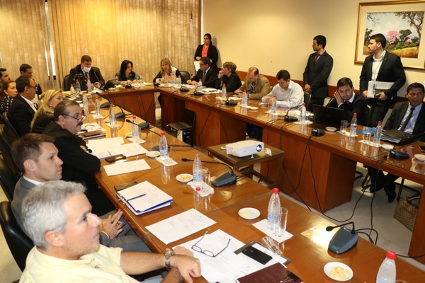 MIC trata con comisiones del Senado proyecto para Empresas de Acciones Simplificadas | .::Agencia IP::.