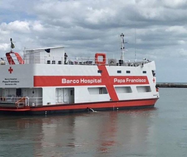Barco hospital del papa Francisco en la Amazonía