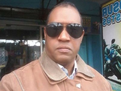 Médico cubano manoseó a una estudiante que esperaba micro