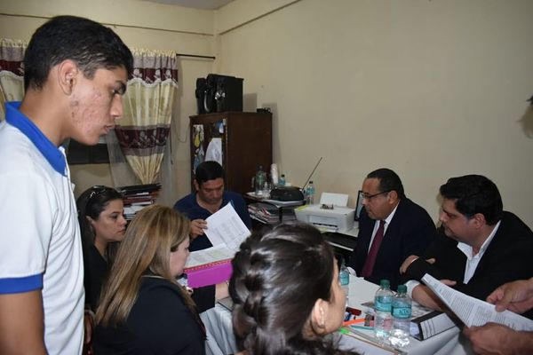 Alumnos del colegio Pedro P. Peña dan tregua de 20 días para una investigación - Nacionales - ABC Color