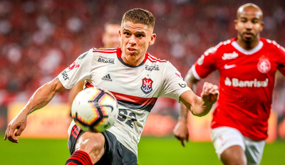 Flamengo se mete a semifinales tras igualar en Porto Alegre