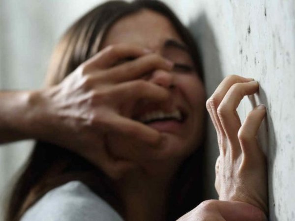 Abusó de la novia de su mejor amigo