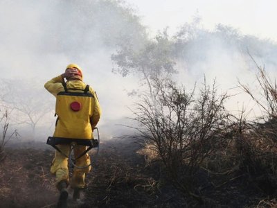 En Bahía Negra persiste incendio y avión de Chile ya arribó al país