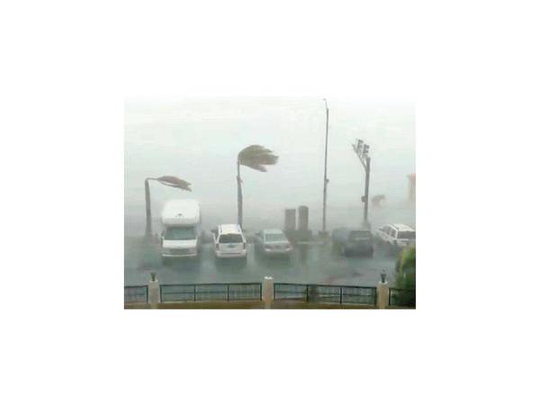 Huracán Dorian roza Puerto Rico y ahora va camino a Florida