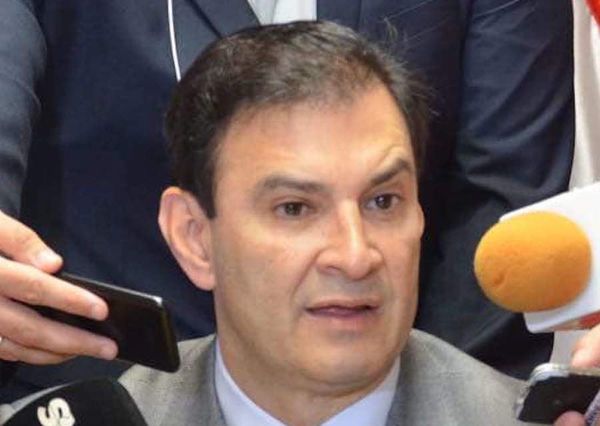 Restitución de cargos está en manos de Abdo y Alliana