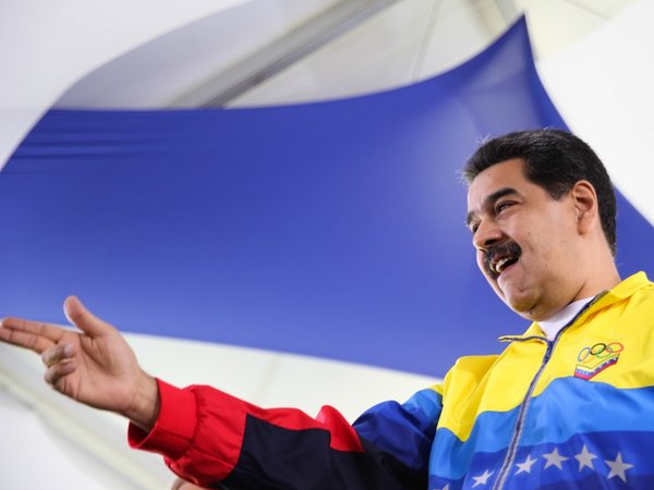 Maduro convoca a innovadores para buscar solución a crisis