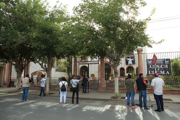 Casa de Juan Gabriel, destino de migrantes en su tercer aniversario luctuoso - Gente - ABC Color