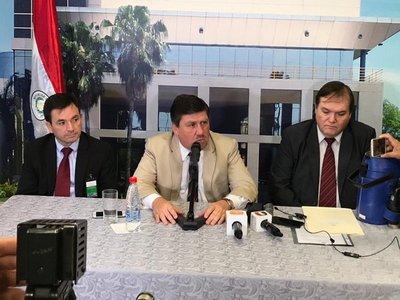Senado se compromete a mejorar ley que controla sanatorios privados